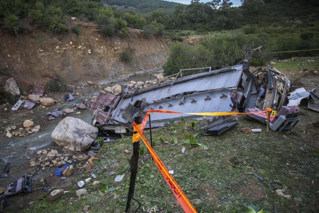24 Killed in Tunisia When Bus Plummets Off Hill