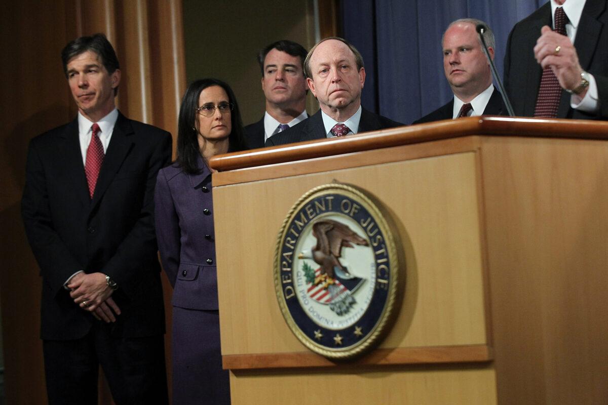 Arkansas Attorney General Dustin McDaniel, right, stands with other state prosecutors in Washington in a 2012 file photograph. (Alex Wong/Getty Images)