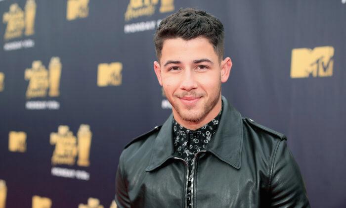 Clueless Dad Texts Daughter ‘Who Is Nick Jonas?’ While Sitting Beside Him on an Airplane