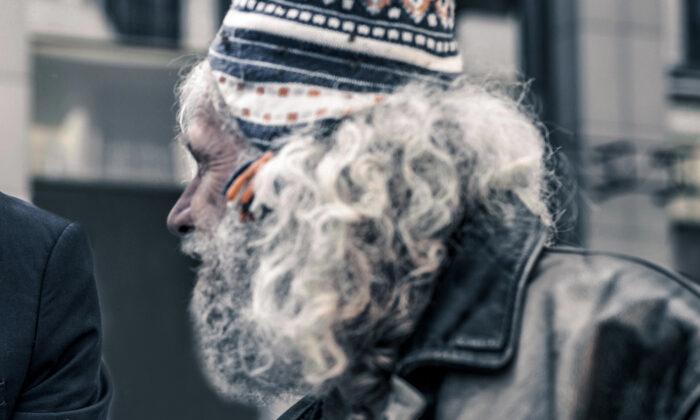 Homeless Man Tears Up After Salon Gives Him an Unrecognizable Makeover