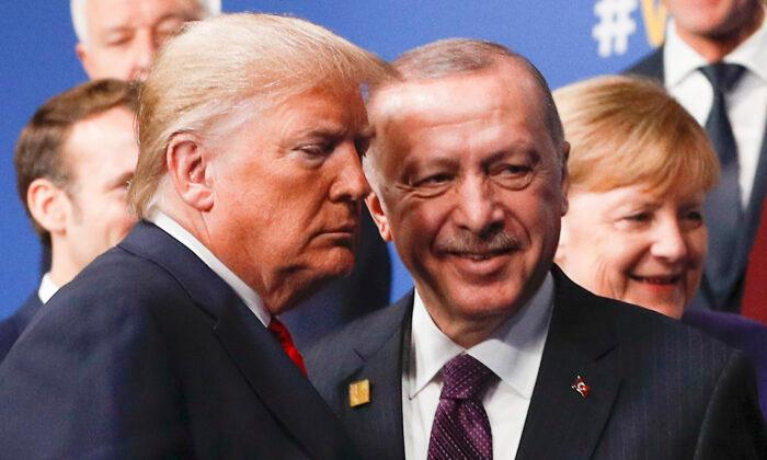 Trump Meets With Erdogan, Praises Turkey for Protecting Baltic States, Poland