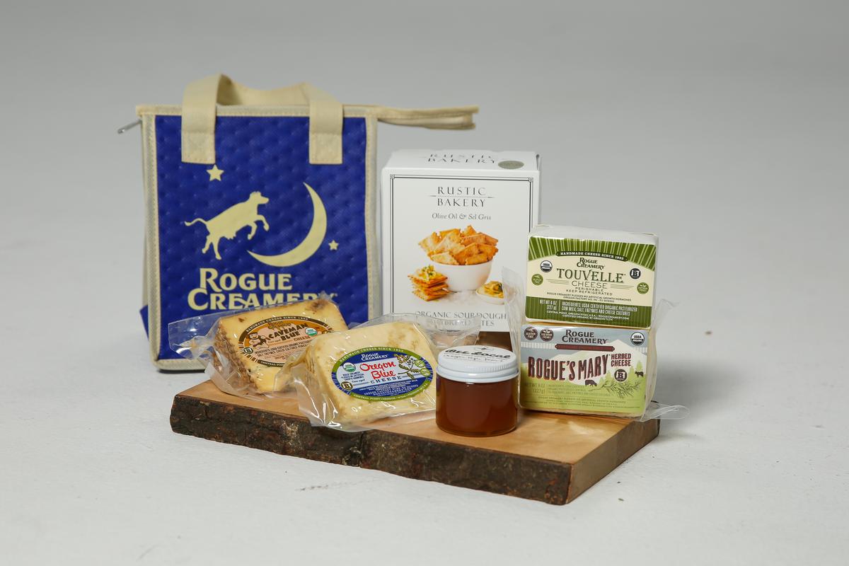 Rogue Creamery's Cheese Party gift set. (Chung I Ho/The Epoch Times)