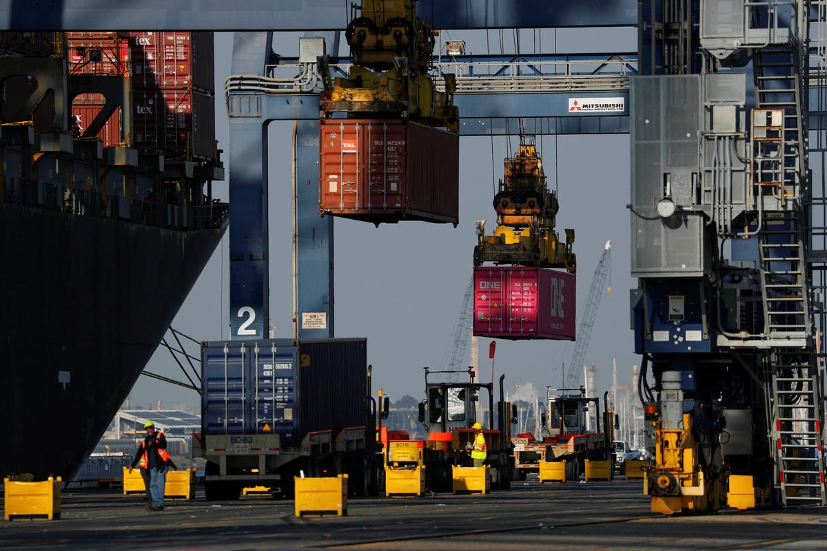 Shipping containers are loaded onto a ship on Terminal Island in Los Angeles, California on Jan. 30, 2019. (Reuters/Mike Blake)