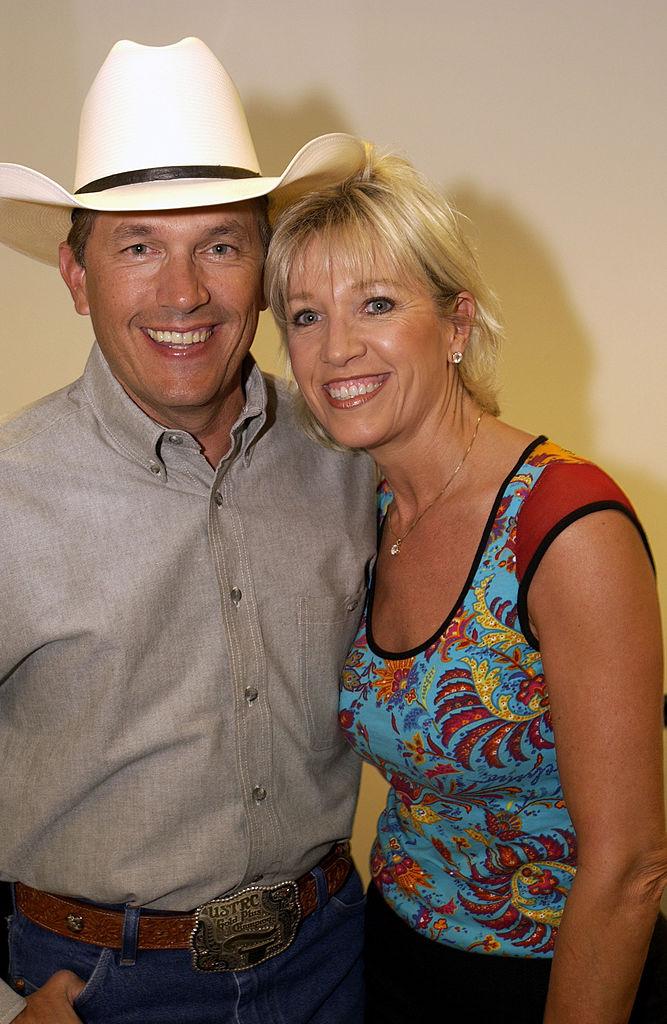 George Strait and his wife of 30 years at the time, Norma, in Nashville in 2001. (©Getty Images | <a href="https://www.gettyimages.com/detail/news-photo/george-strait-and-his-wife-of-30-years-norma-backstage-at-news-photo/2243043?adppopup=true">Gabe Palacio</a>)