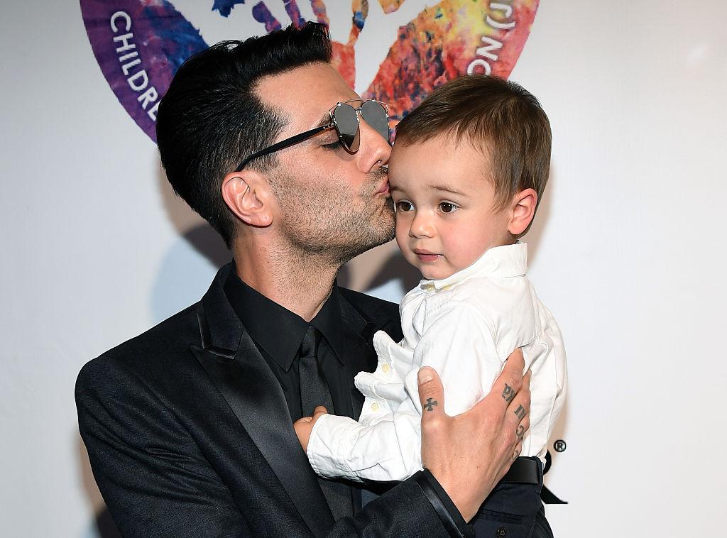 Angel sharing a tender moment with his son at Criss Angel's HELP (Heal Every Life Possible) charity event in Las Vegas, Nevada, on Sept. 12, 2016 (©Getty Images | <a href="https://www.gettyimages.com/detail/news-photo/illusionist-criss-angel-kisses-his-son-johnny-crisstopher-news-photo/605868880?adppopup=true">Ethan Miller</a>)