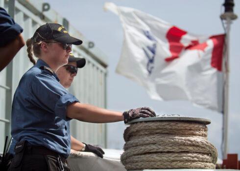 Leading seamen Alexy Thibault and Matt Page await instruction on the sweep deck of Her Majesty’s Canadian Ship (HMCS) Kingston during Operation PROJECTION on March 11, 2018. (Sgt. Shilo Adamson, Canadian Forces Recruiting Group Headquarters, CFB Borden)