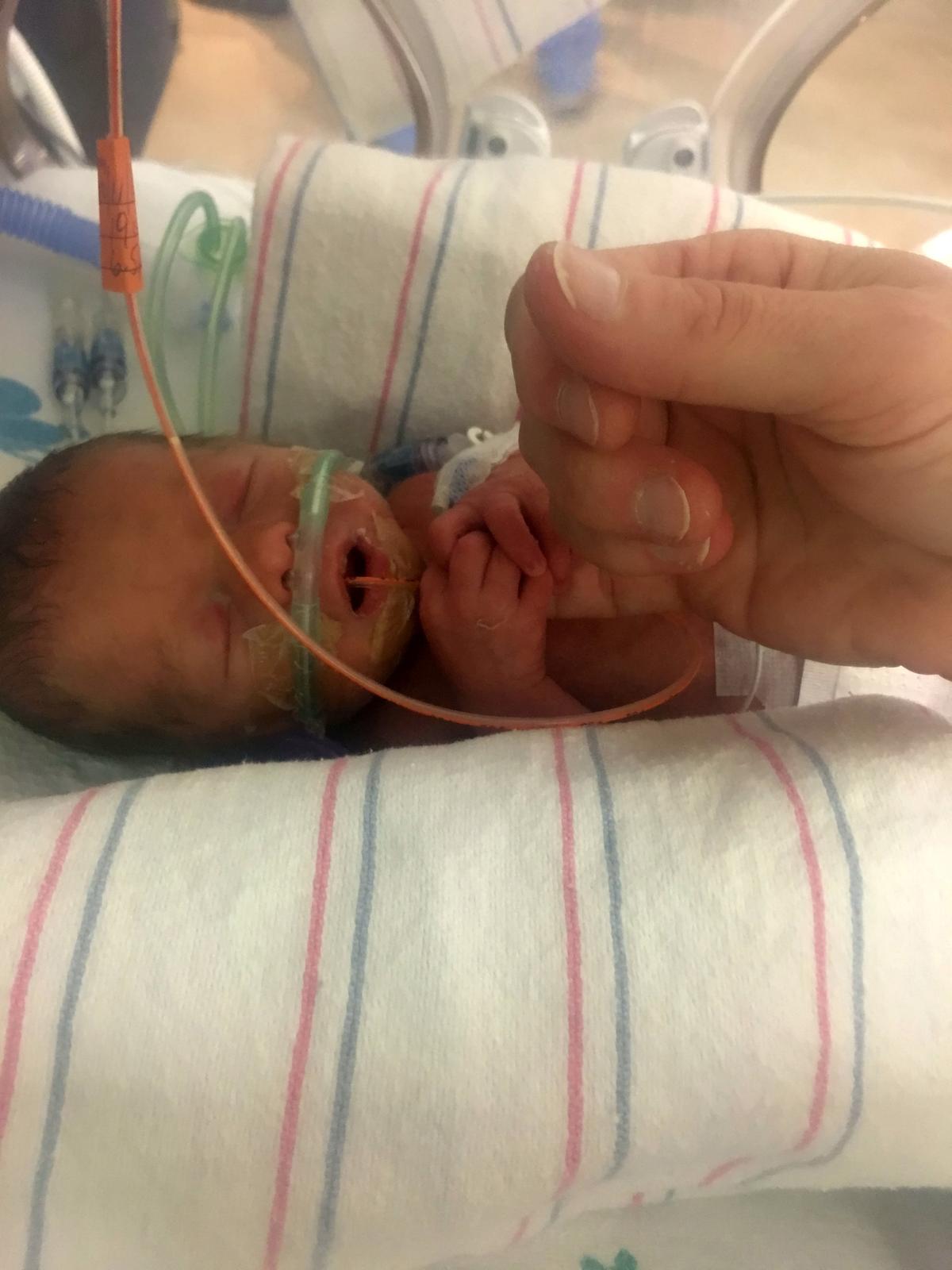 Jayden in the neonatal intensive care unit. (©SWNS)