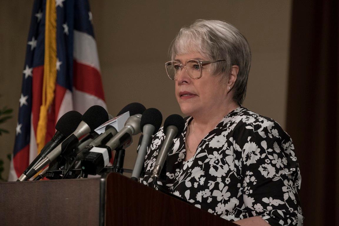 Kathy Bates plays Richard Jewell's mother in a story of FBI and media targeting of an innocent man in "Richard Jewell." (Warner Bros. Pictures)