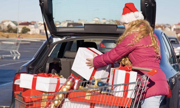 6 Holiday Shopping Security Hacks to Keep Your Valuables Safe During the Gift-Buying Season