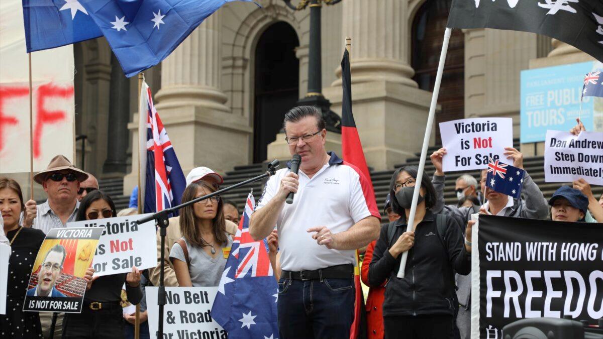 Bernie Finn, Liberal MP of the Victorian Legislative Council for Western Metropolitan region speaking at the “Standing against Daniel Andrews Belt & Road Signing” rally held at the steps of Victoria Parliament on Dec. 15, 2019. (Grace Yu/Epoch Times)