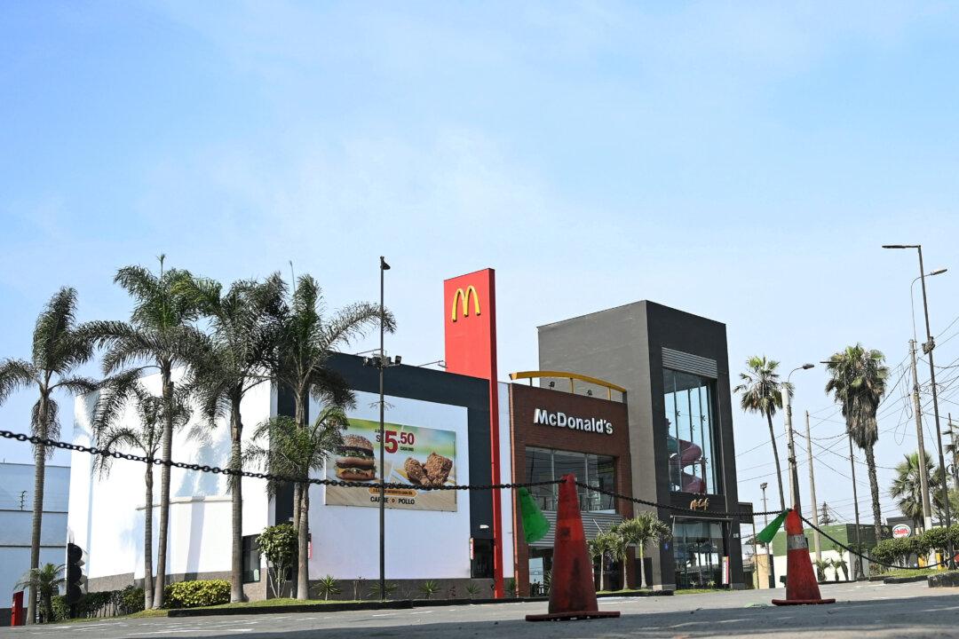 McDonald’s Peru Operator Shuts Restaurants for Inspection After Employee Deaths