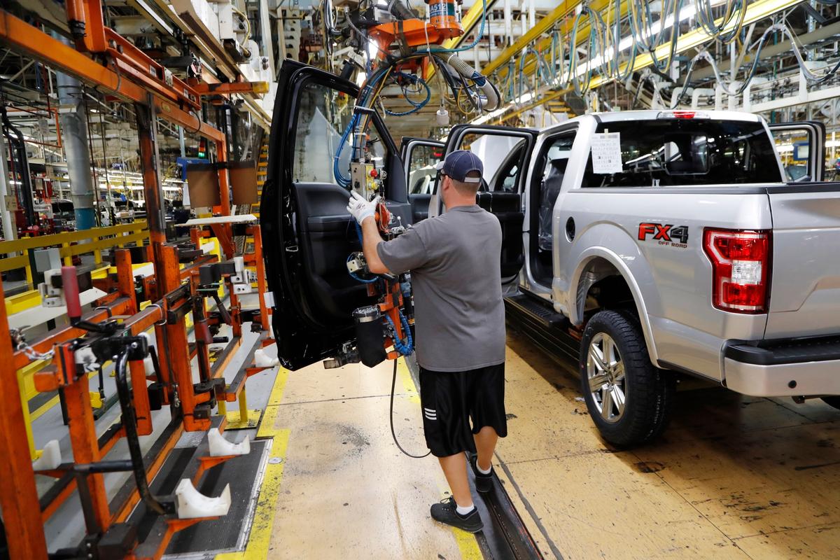 Trump, Harris Promise Auto Jobs for Michigan in Back-to-Back Rallies
