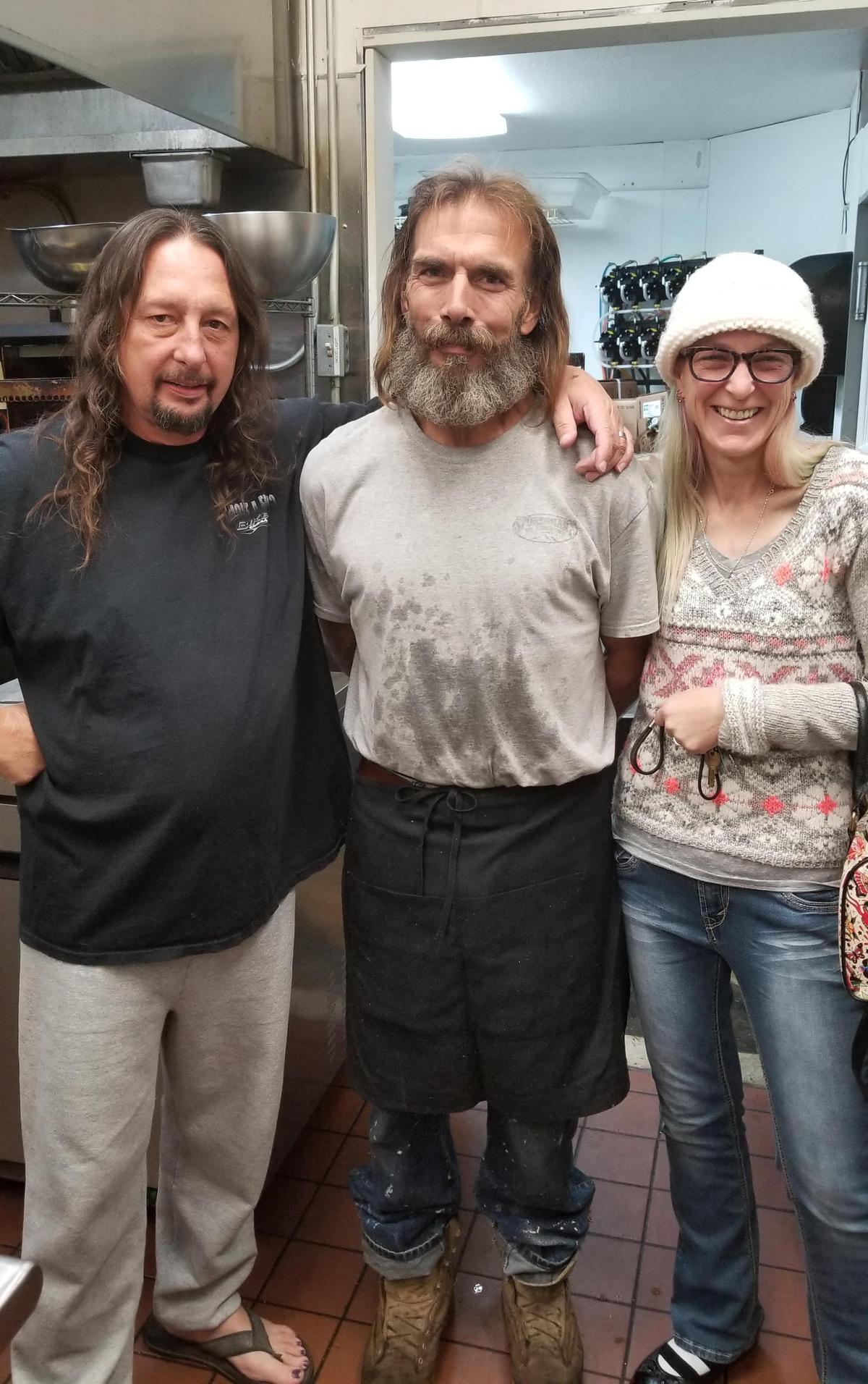 Chuck (C) with owners of Jessie Jean’s cafe, Ron and Anna Davidson. (Courtesy of Anna Davidson)