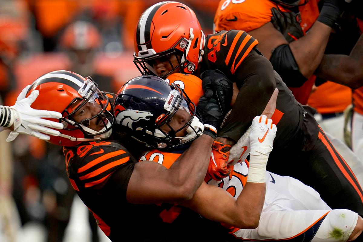 NFL at 100: Helmets Go High Tech in Quest for Player Safety