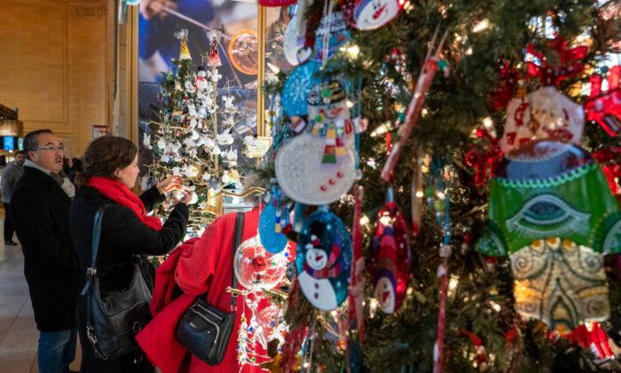 Record-High Discounts Are Expected During the Holidays Despite Inventory Gluts, Softening Consumer Spending