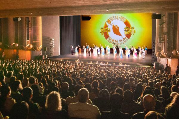 Shen Yun Performing Arts' curtain call the San Jose Center for the Performing Arts in San Jose, Calif., on Dec. 27, 2019. (The Epoch Times)