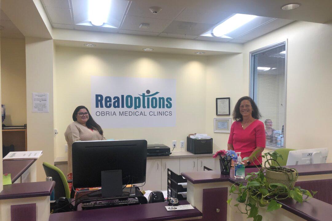 Organization Provides Pregnant Women Alternative to Planned Parenthood