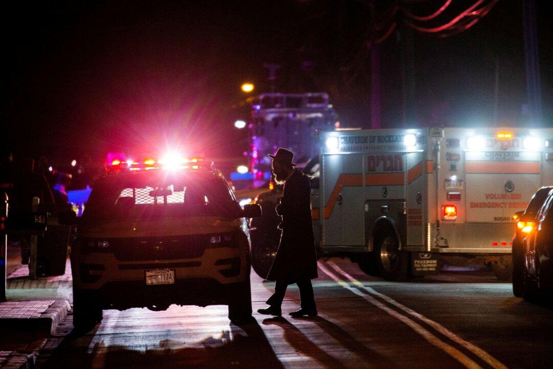 Trump: Americans Must ‘Eradicate’ Anti-Semitism After ‘Horrific’ Hanukkah Attack