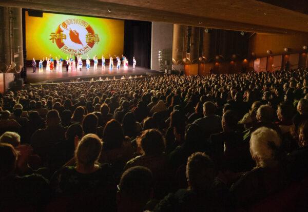 Shen Yun Performing Arts' curtain call at the San Jose Center for the Performing Arts in San Jose, Calif., on Dec. 28, 2019. (The Epoch Times)