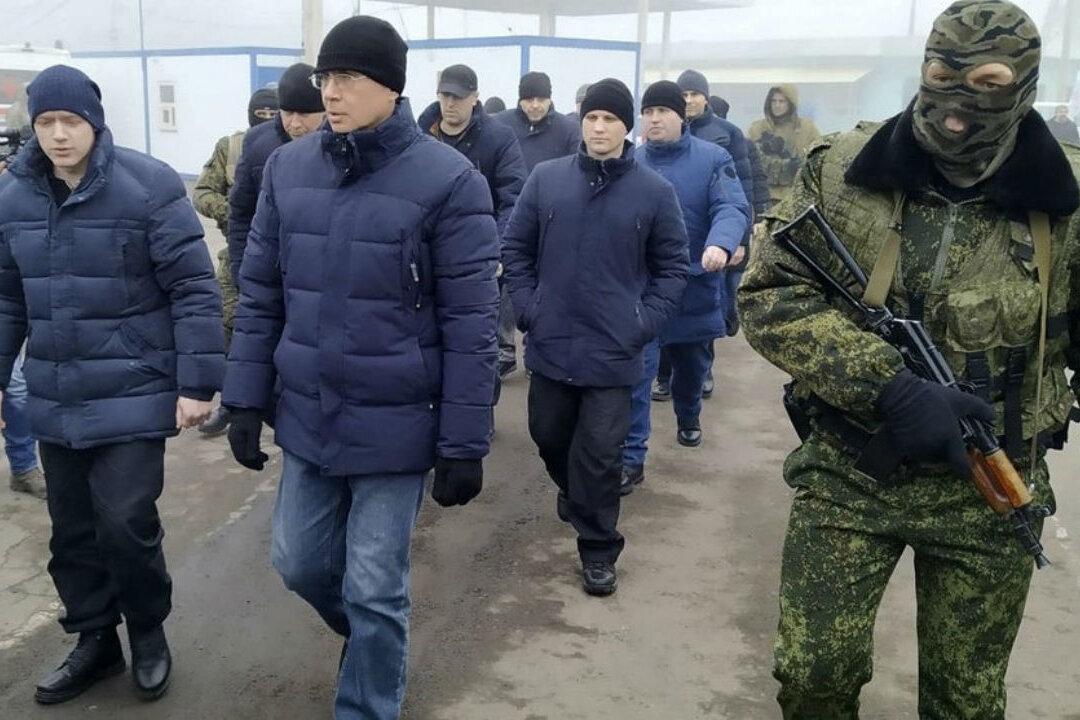 Ukraine, Russia-Backed Rebels Swap Prisoners in Move to End War