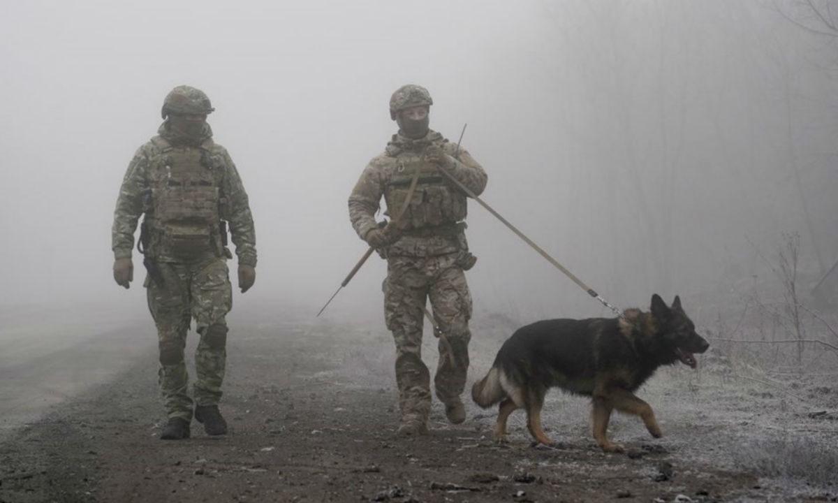 Ukrainian soldiers guard an area near Odradivka, eastern Ukraine, on Dec. 29, 2019. (Evgeniy Maloletka/AP Photo)