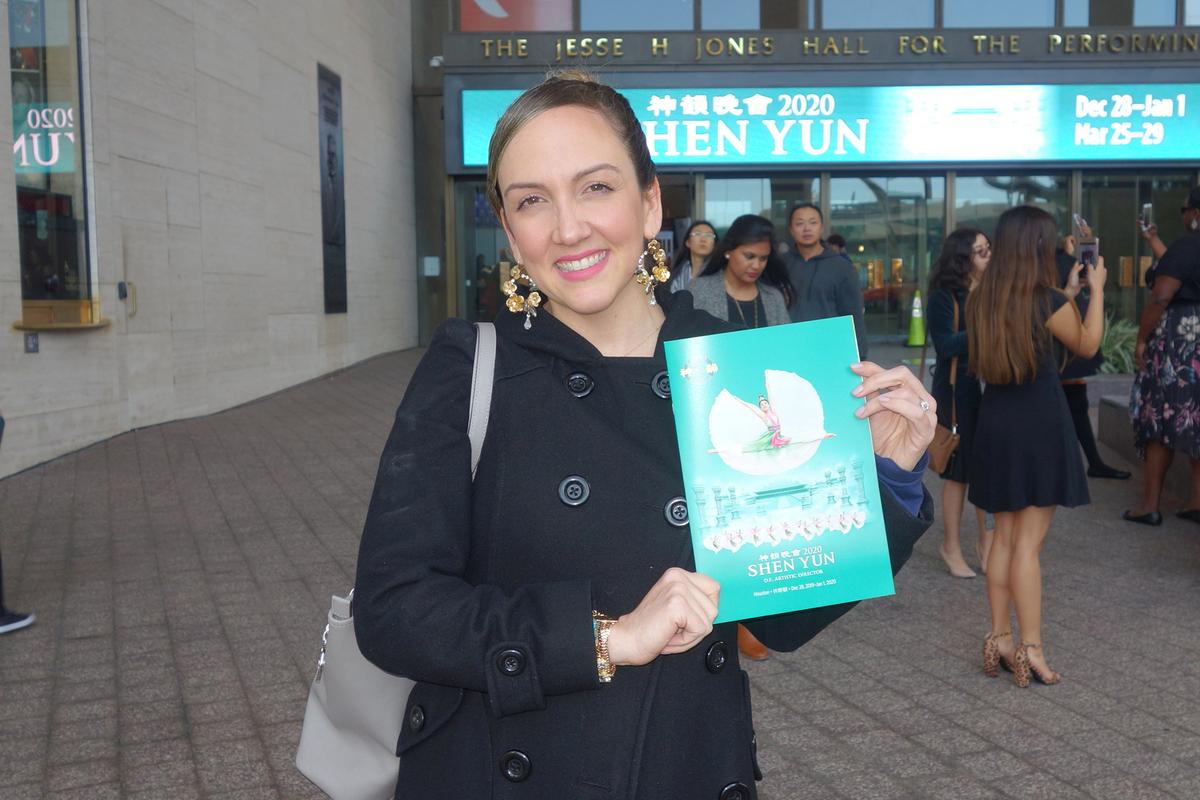 Dance Studio Owner: Shen Yun Is Exquisite, Delicate, Divine