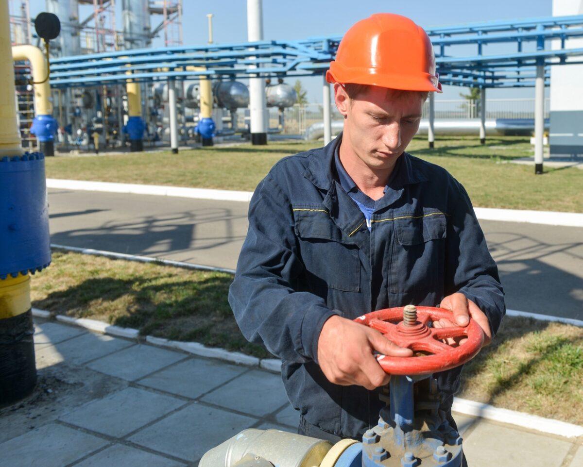 An employee works at a compressor station of Ukraine's Naftogaz national oil and gas company near the northeastern Ukrainian city of Kharkiv on Aug. 5, 2014. (Sergey Bobok/AFP via Getty Images)