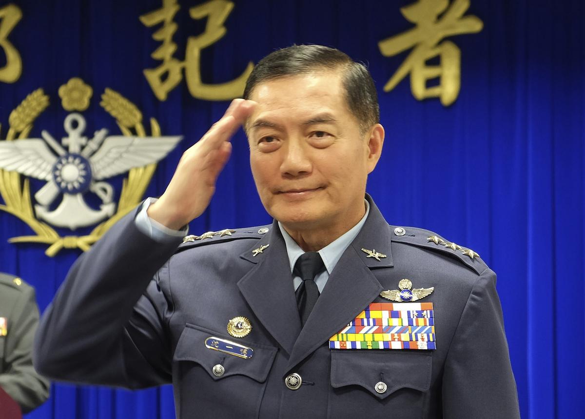 Taiwanese top military official Shen Yi-ming salutes as he is introduced to journalists during a press conference in Taipei, Taiwan on March 7, 2019. (Johnson Lai/AP Photo)