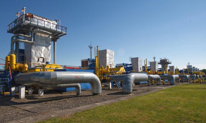 Ukraine and Russia Avert Crisis on Gas Supplies, Deliveries to Europe