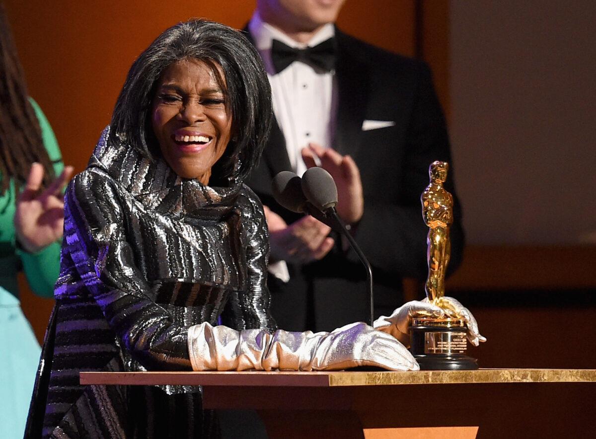 Cicely Tyson accepts her honorary Oscar award in 2018. (©Getty Images | <a href="https://www.gettyimages.com/detail/news-photo/cicely-tyson-accepts-her-award-onstage-during-the-academy-news-photo/1063442480?adppopup=true">Kevin Winter</a>)