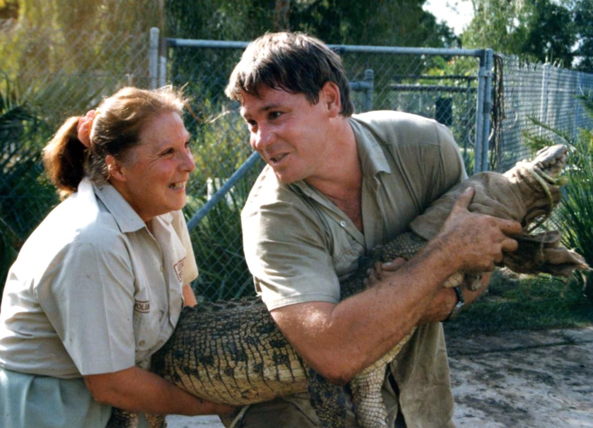 Steve Irwin and his mother, Lyn, pose with a crocodile at Australia Zoo in Beerwah, Australia, on Sept. 16, 2006. (©<a href="https://www.gettyimages.com/detail/news-photo/steve-irwin-poses-at-australia-zoo-september-16-2006-in-news-photo/77794597?adppopup=true">Getty Images</a>)