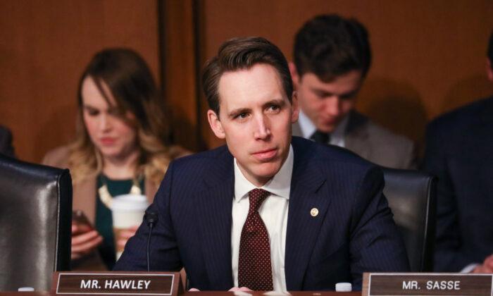 Sen. Hawley’s Wife Files Criminal Complaint Over Protest Outside Their Home