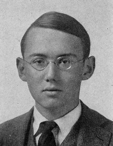 Stephen Vincent Benét’s college yearbook photo of the Yale class of 1919. (Public Domain)