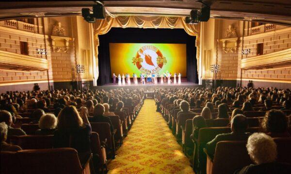 Shen Yun Performing Arts' curtain call at the San Francisco War Memorial Opera House on Jan. 4, 2020. (The Epoch Times)