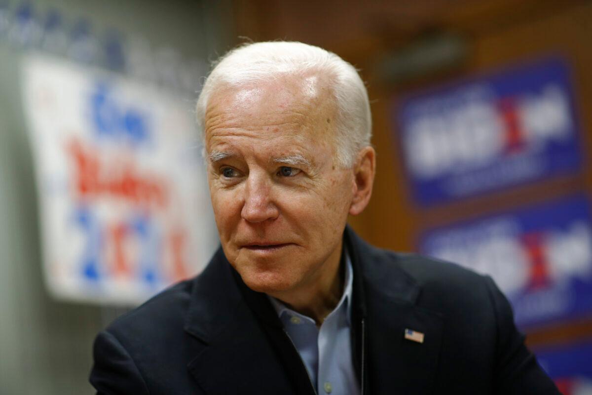 Democratic presidential candidate and former Vice President Joe Biden visits a campaign field office in in Waterloo, Iowa, on Jan. 4, 2020. (Patrick Semansky/AP Photo)