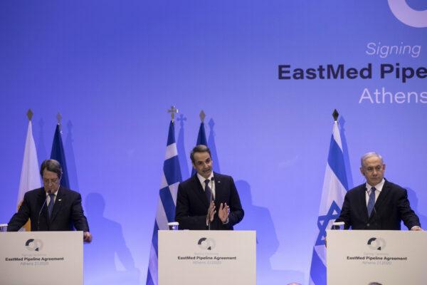 Israeli Prime Minister Benjamin Netanyahu (R) Greece's Prime Minister Kyriakos Mitsotakis (C), and Cypriot President Nicos Anastasiadis, (L) in Athens on Jan. 2, 2020. (Yorgos Karahalis/AP Photo)