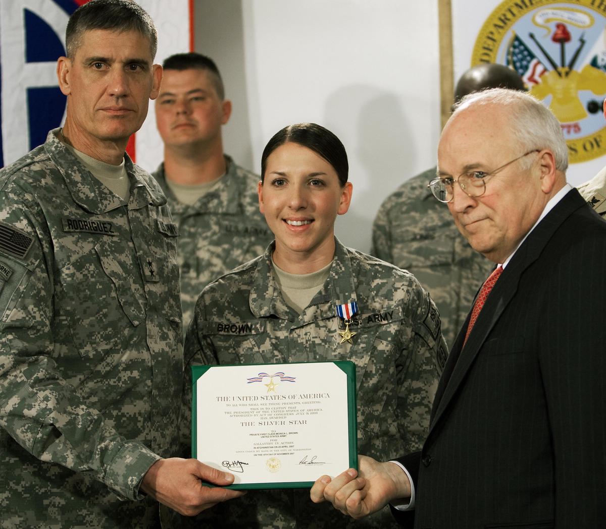 Former Vice President Dick Cheney presents Specialist Monica Lin Brown with the Silver Star. (PAUL J. RICHARDS/AFP via Getty Images)