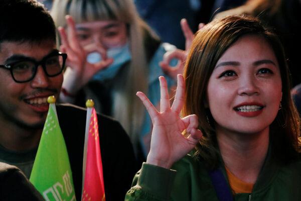 Supporters of Taiwan President Tsai Ing-wen celebrate the preliminary results at a rally outside the Democratic Progressive Party (DPP) headquarters in Taipei, Taiwan on Jan. 11, 2020. (Reuters/Tyrone Siu)