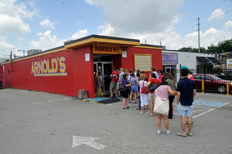 The line outside Arnold's Country Kitchen. (Courtesy of Arnold's Country Kitchen)