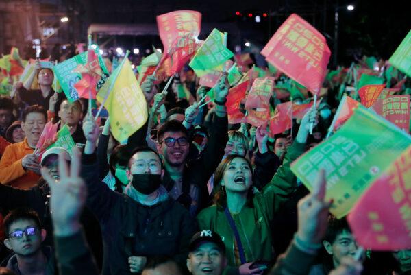  Supporters of Taiwan President Tsai Ing-wen celebrate the preliminary results at a rally outside the Democratic Progressive Party (DPP) headquarters in Taipei, Taiwan Jan. 11, 2020. (Reuters/Tyrone Siu)