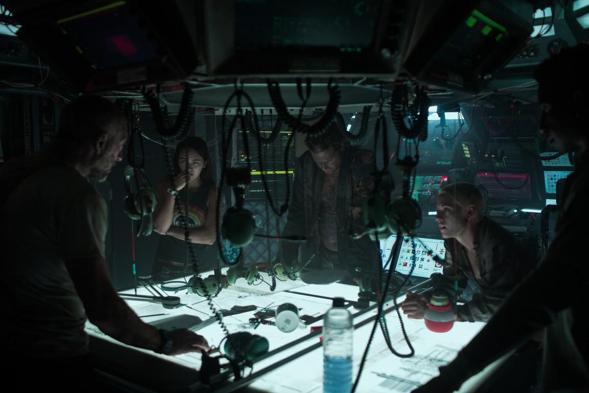 (L–R) Vincent Cassel, Jessica Henwick, T.J. Miller, Kristen Stewart, and Mamoudou Athie in "Underwater." (20th Century Fox)