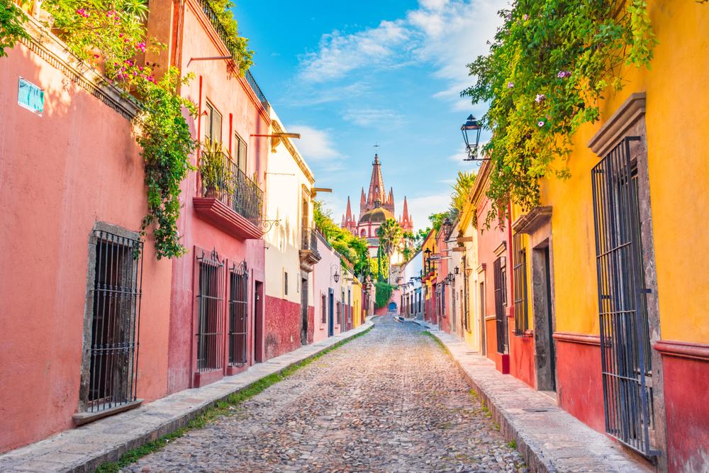 Beautiful streets and colorful façades in San Miguel de Allende. (Rubi Rodriguez Martinez/Shutterstock)