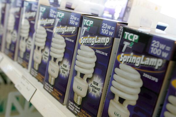 Compact fluorescent light (CFL) bulbs at the City Lights Light Bulb Store in San Francisco, Calif., on Jan. 31, 2007. (Justin Sullivan/Getty Images)
