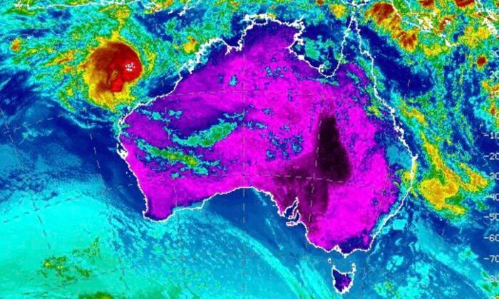 Cyclone Tracks Off Western Australia After Dumping 0.5 Meters Rain in Northern Territory