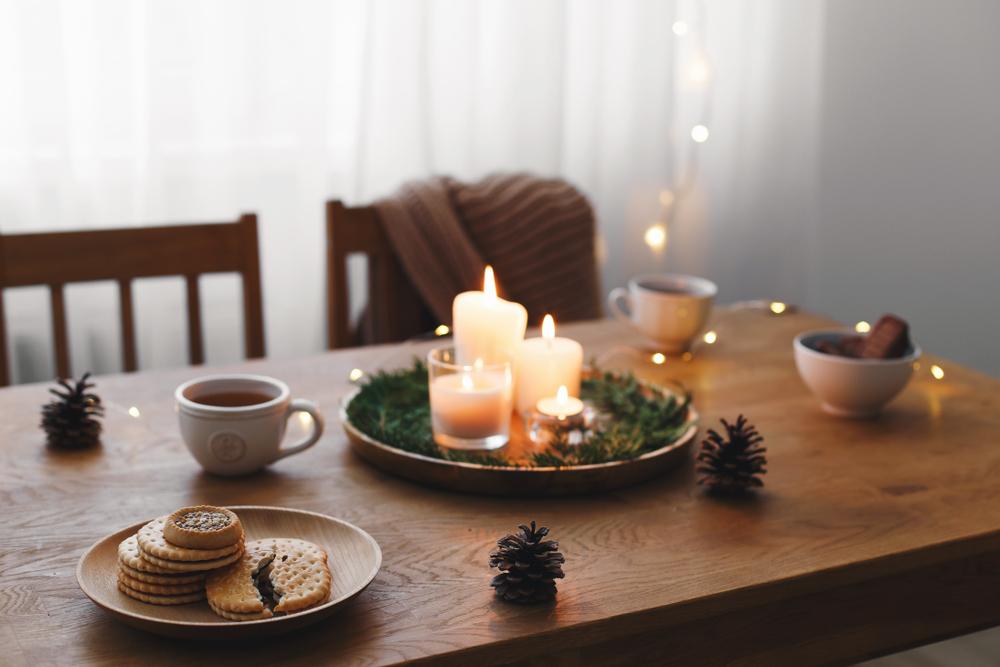 Some cozy evening lighting help create a calming atmosphere. (Shutterstock)