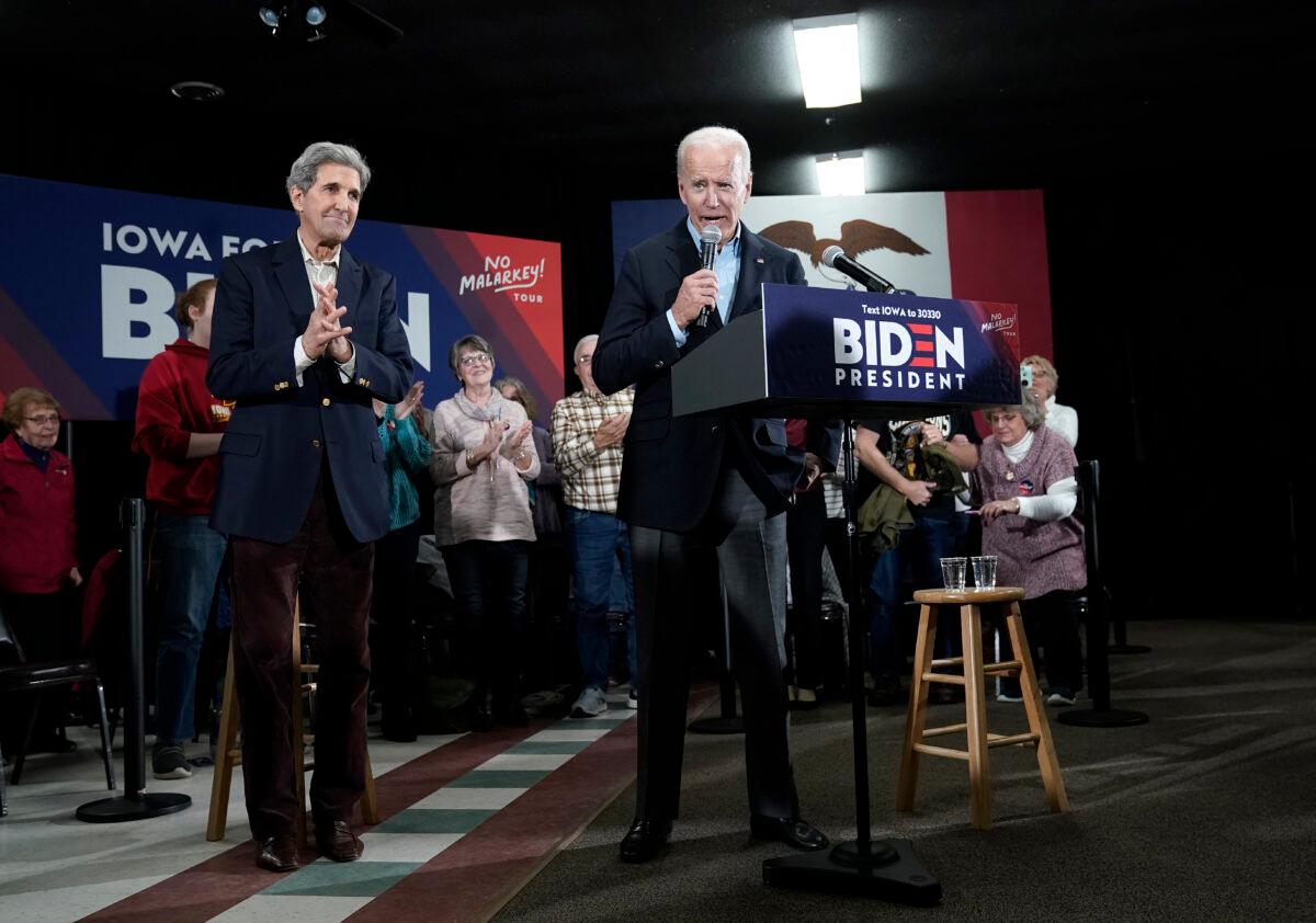 Democratic presidential candidate former Vice President Joe Biden, right, campaigns with former Democratic presidential candidate John Kerry in Elkader, Iowa on Dec. 6, 2019. (Win McNamee/Getty Images)