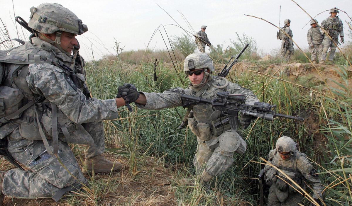 U.S. troops in Iraq in a 2007 file photograph. (Alexander Nemenov/AFP via Getty Images)