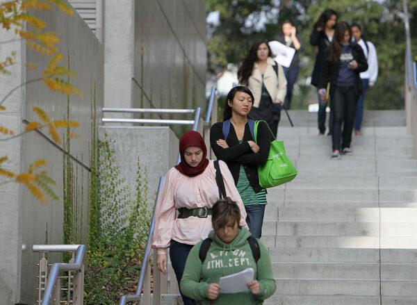 Students on the UC–Berkeley campus on Dec. 2, 2009. (Justin Sullivan/Getty Images)