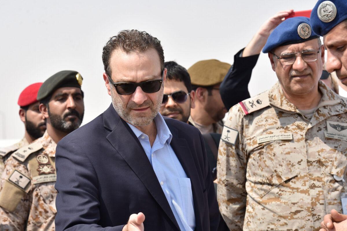 U.S. Assistant Secretary of Near Eastern Affairs David Schenker (2nd-R) speaks with Saudi army officers during a visit to a military base in Al-kharj in central Saudi Arabia, on Sept. 5, 2019. (Fayez Nureldine/AFP/Getty Images)