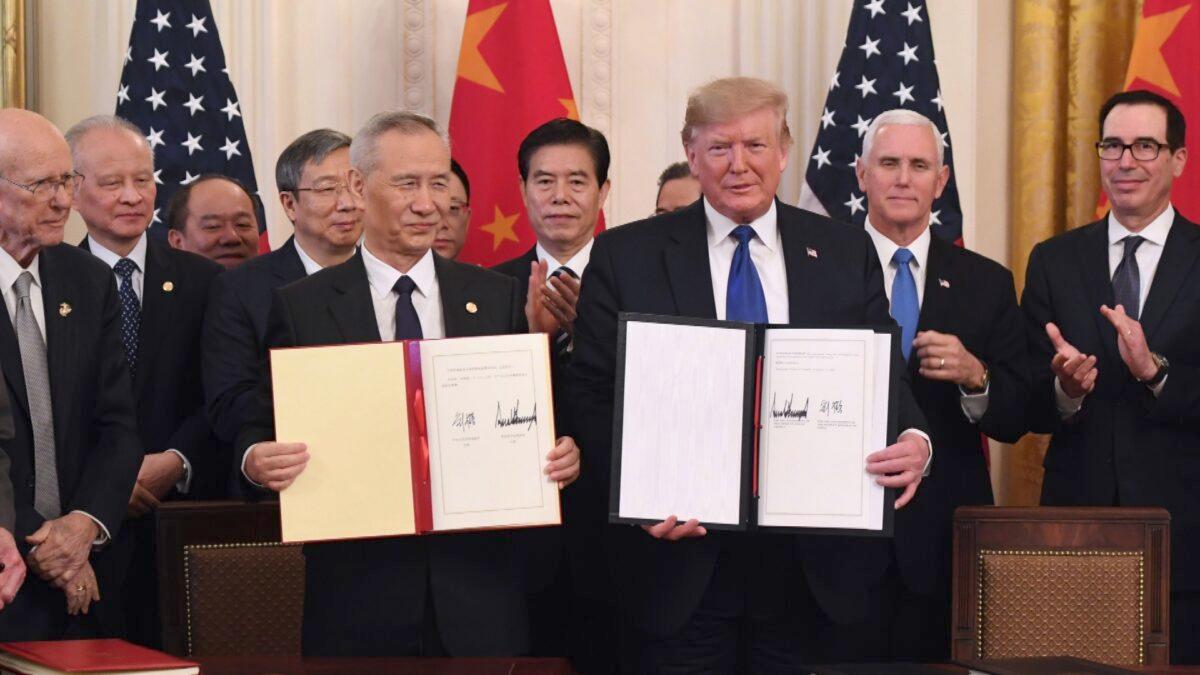 Chinese Vice Premier Liu He and U.S. President Donald Trump sign a trade agreement between the United States and China in the East Room of the White House on Jan. 15, 2020. (Saul Loeb/AFP/Getty Images)